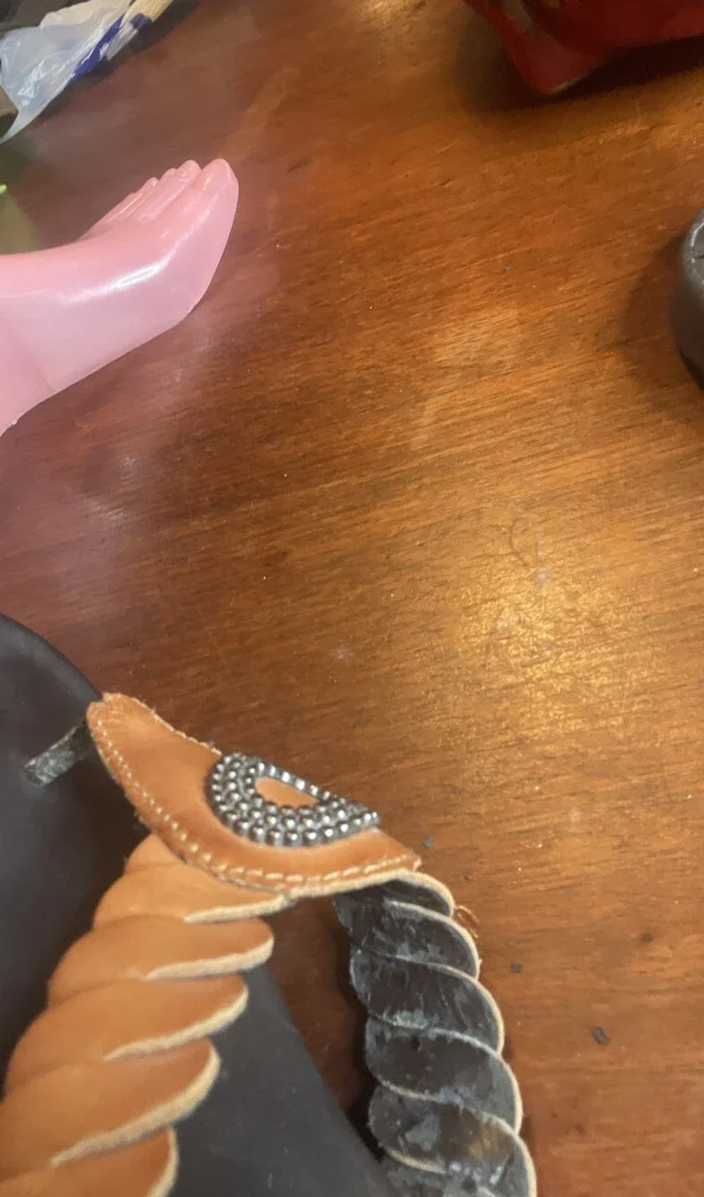 Clarks Leather Thong Flip Flops Size 7M Womens Collection Brown 8566 12/08